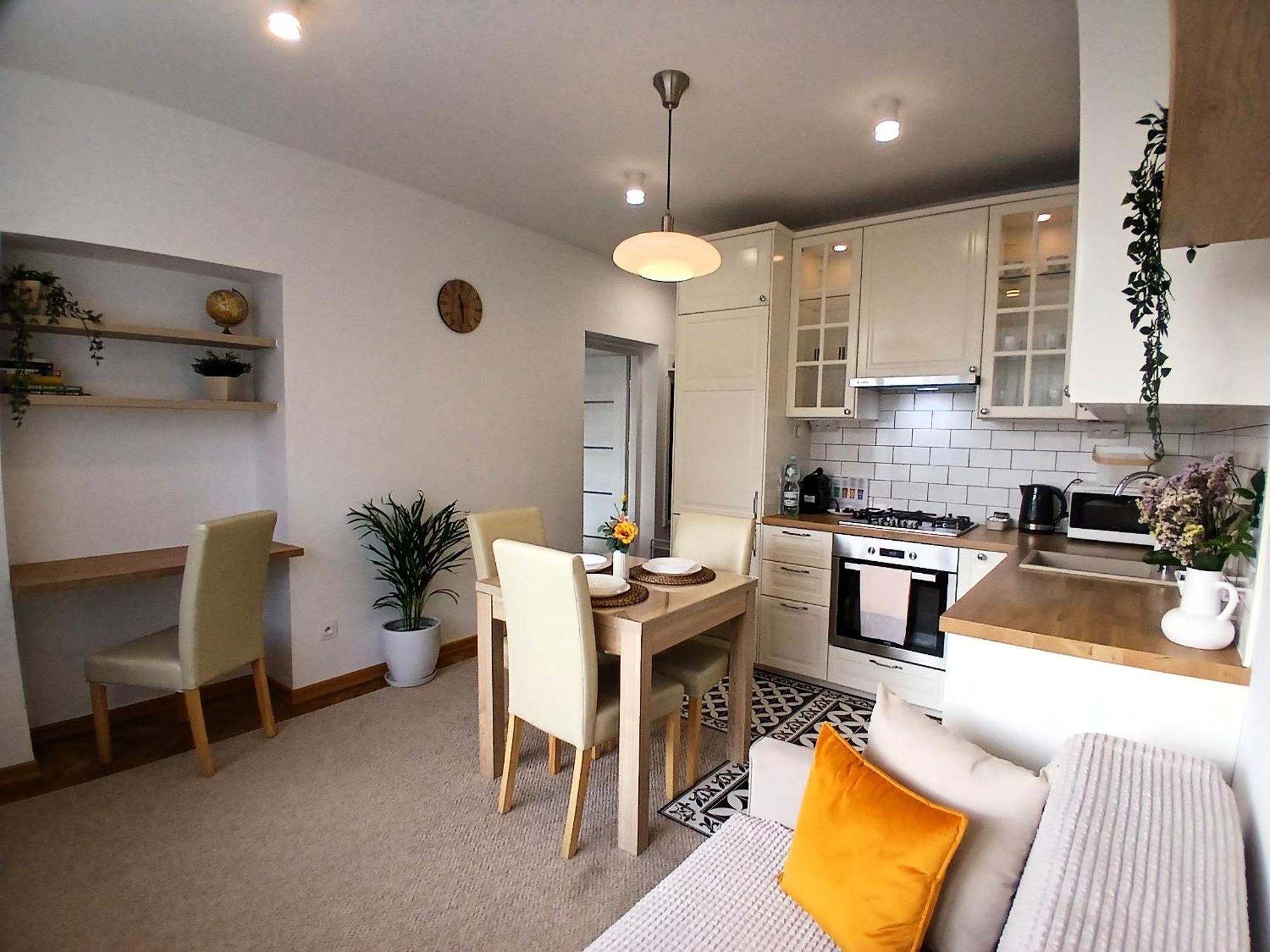 Downtown Elegant & Sunny Near Metro Station * Warszawa