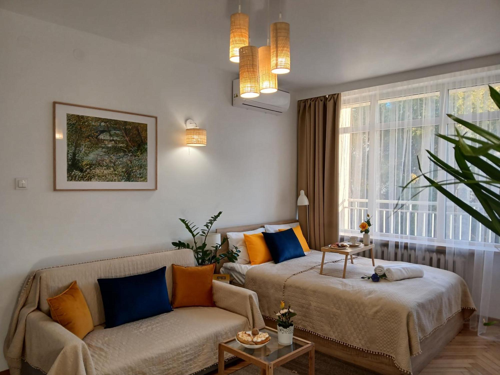 Downtown Elegant & Sunny Near Metro Station Apartament *